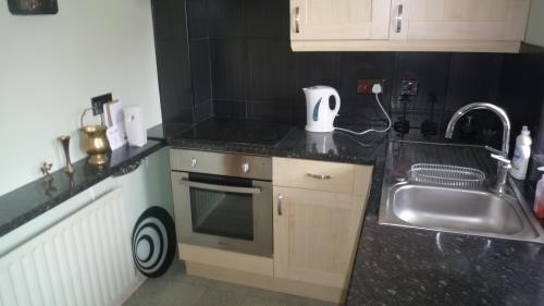 1 bed property in Cockburn Close, Leeds